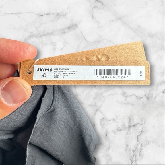 SKIMS Fits Everybody Short Sleeve T Shirt Onyx Black Size Small - Picture 3 of 5